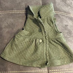 Carters baby girl sleeveless love green vest with collard size 9 months.